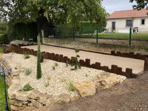 Aménagement d'un terrain de pétanque à St Etienne, Saint-Étienne, BESSARDET Paysage
