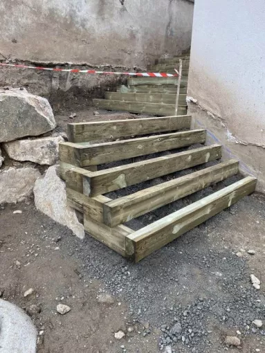 Réalisation escalier en traverse Pin classeIV, Saint-Étienne, BESSARDET Paysage